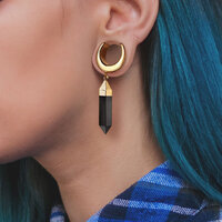 Saddle Spreader With Synthetic Onyx Dangle PVD Gold Colour