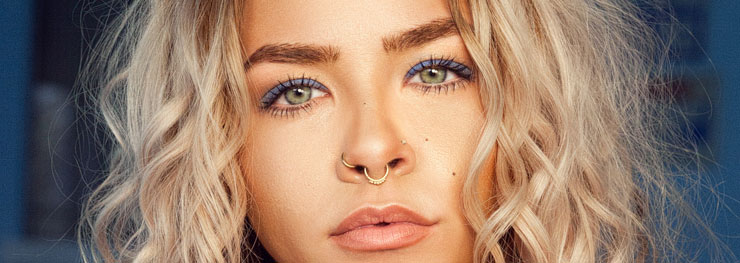 stylish girl with gold septum piercing jewellery